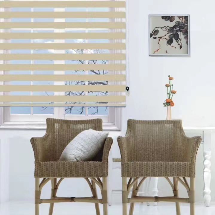 Want to install a curtain in the home, see a kind of call zebra curtain on the net, is this easy to use Want to install a curtain in the home, see a kind of call zebra curtain on the net, is this easy to use