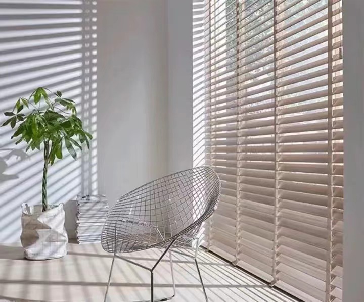 What kind of curtains are good choices for living room