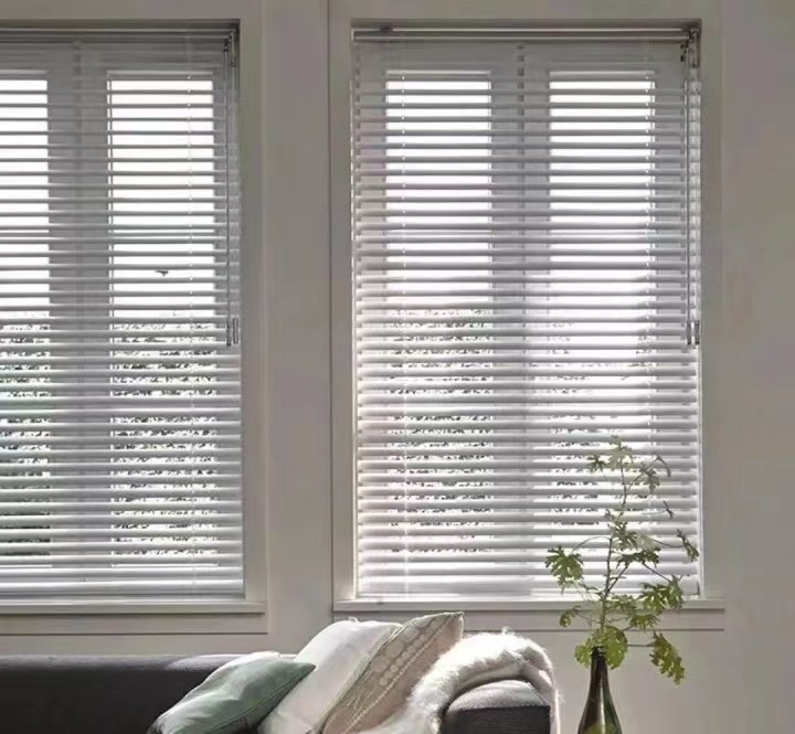 What kind of curtains are good choices for living room7