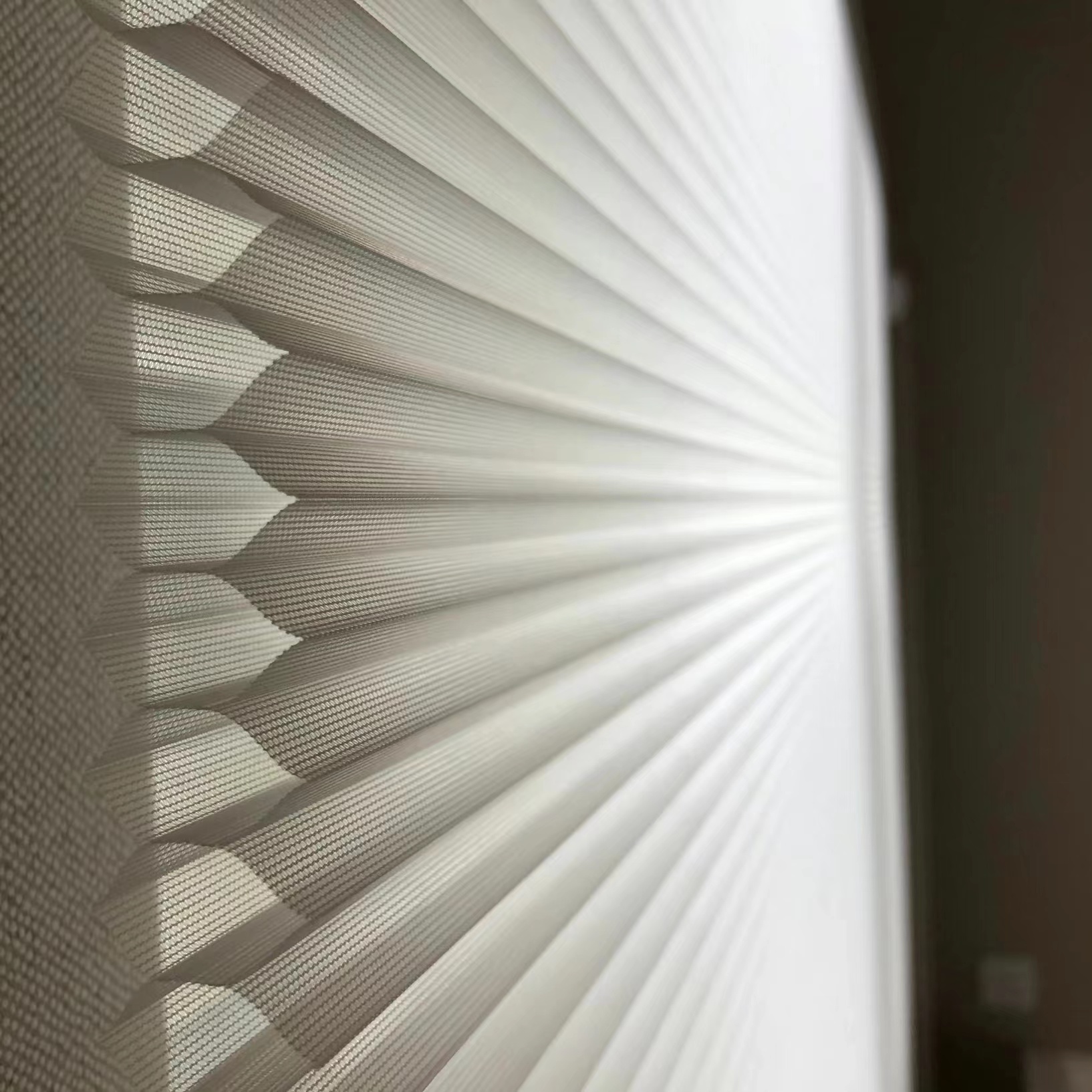 Why are honeycomb blinds popular？